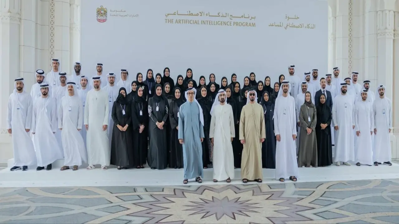 محمد بن راشد يعلن عن خلوة وطنية لتحويل خدمات الحكومة إلى ذكاء اصطناعي